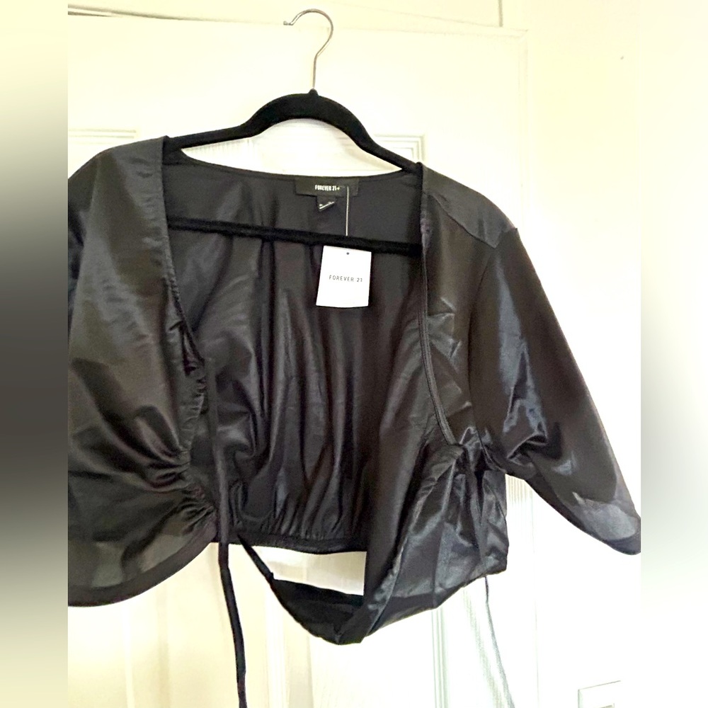 BLACK SATIN CROP PLUS SIZE BLACK 🖤🖤🖤 NEW WITH TAGS